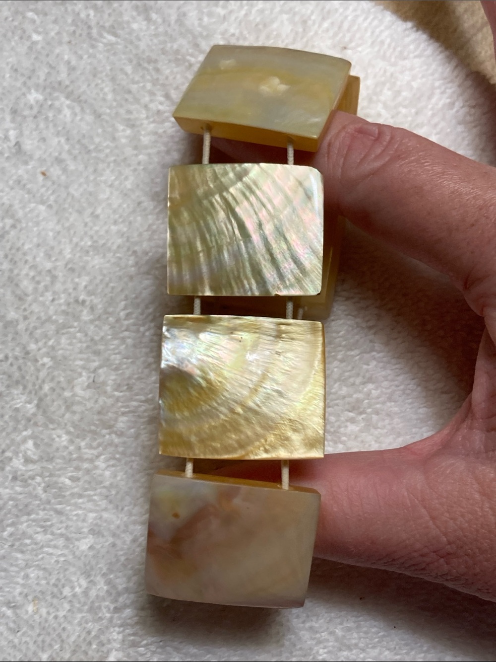 Iridescent Mother-of-Pearl Stretch Bracelet - Yellow Tones - Picture 4 of 4